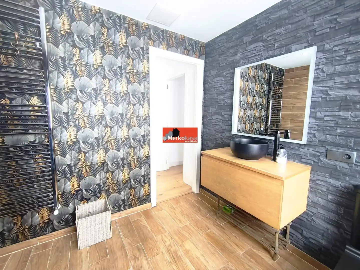 Baño de Piso en venta en Lugo con Calefacción, Trastero y Amueblado