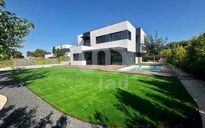 Jardí de Casa o xalet en venda en Sant Andreu de Llavaneres amb Aire condicionat, Terrassa i Piscina