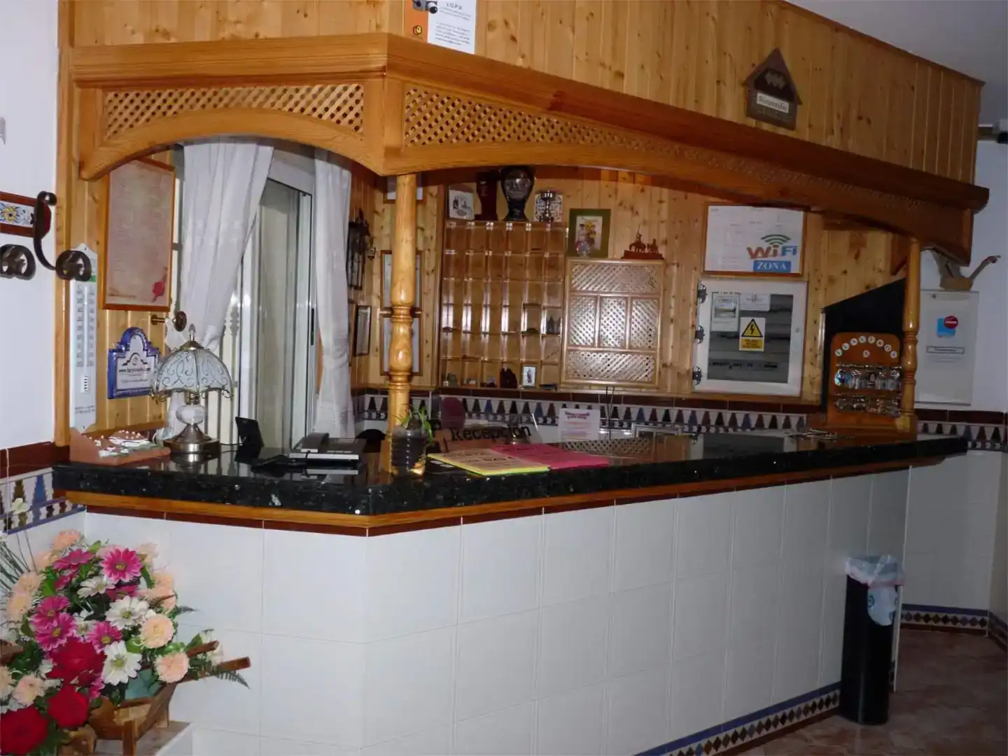 Cuina de Local en venda en Cortes y Graena amb Aire condicionat i Moblat