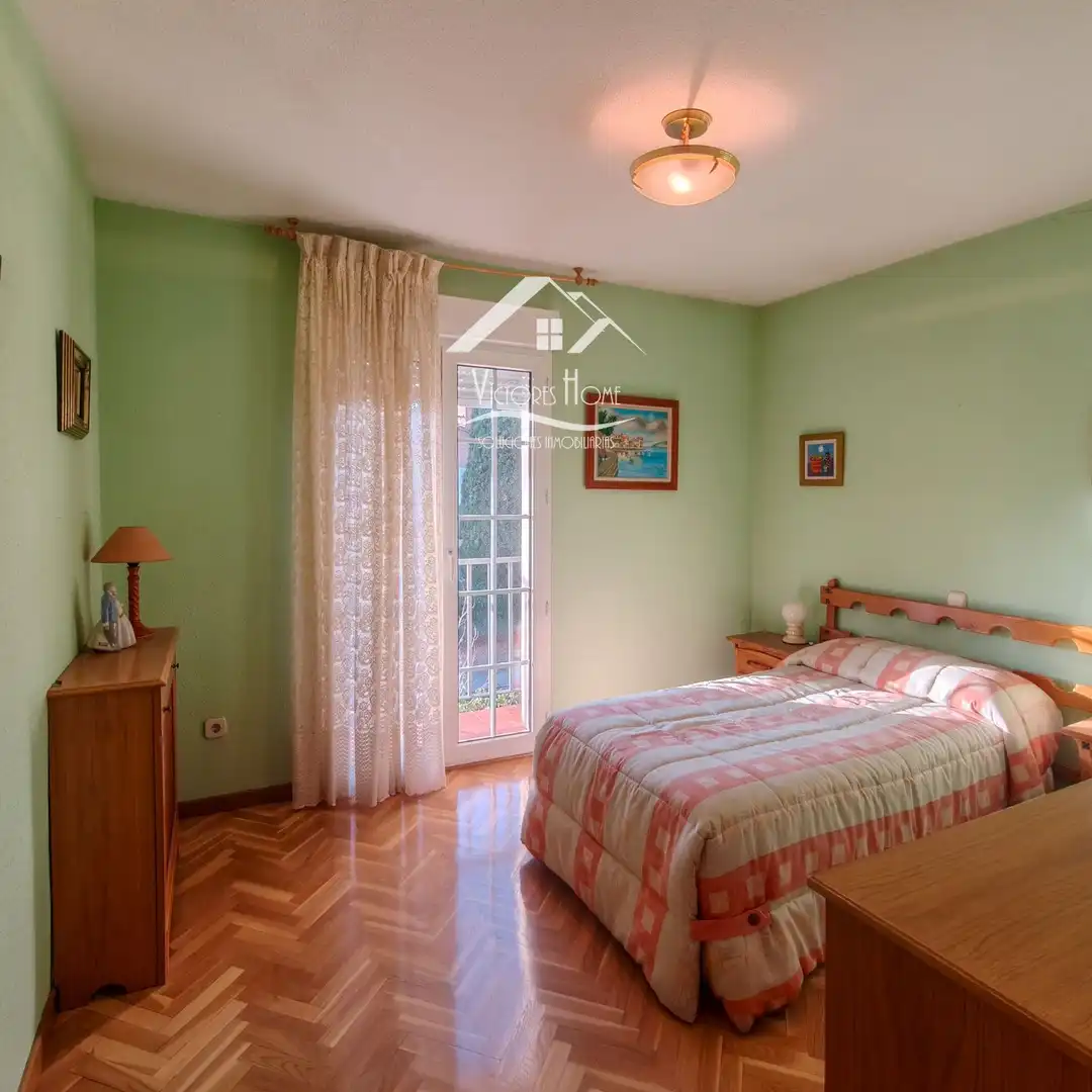Schlafzimmer von Einfamilien-Reihenhaus zum Verkauf in San Agustín del Guadalix mit Klimaanlage, Heizung und Parkett