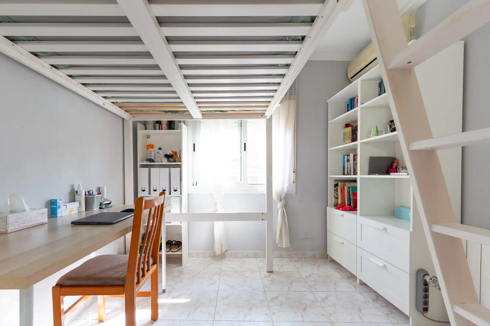 Schlafzimmer von Erdgeschoss zum Verkauf in Rubí mit Klimaanlage, Heizung und Terrasse
