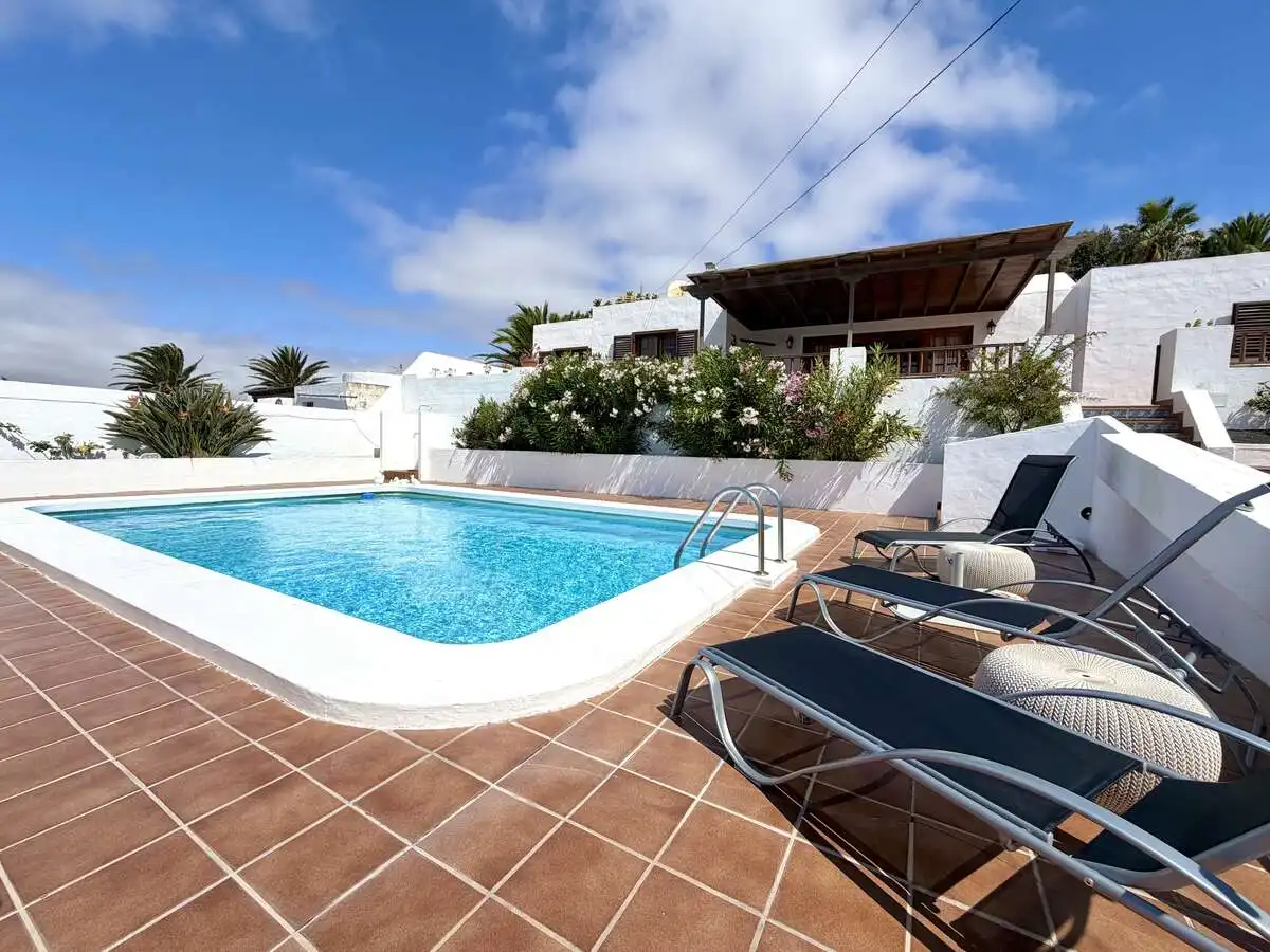 Vista exterior de Casa o chalet en venta en Teguise con Trastero y Amueblado