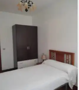 Schlafzimmer von Wohnung zur Miete in Santiago de Compostela  mit Möbliert