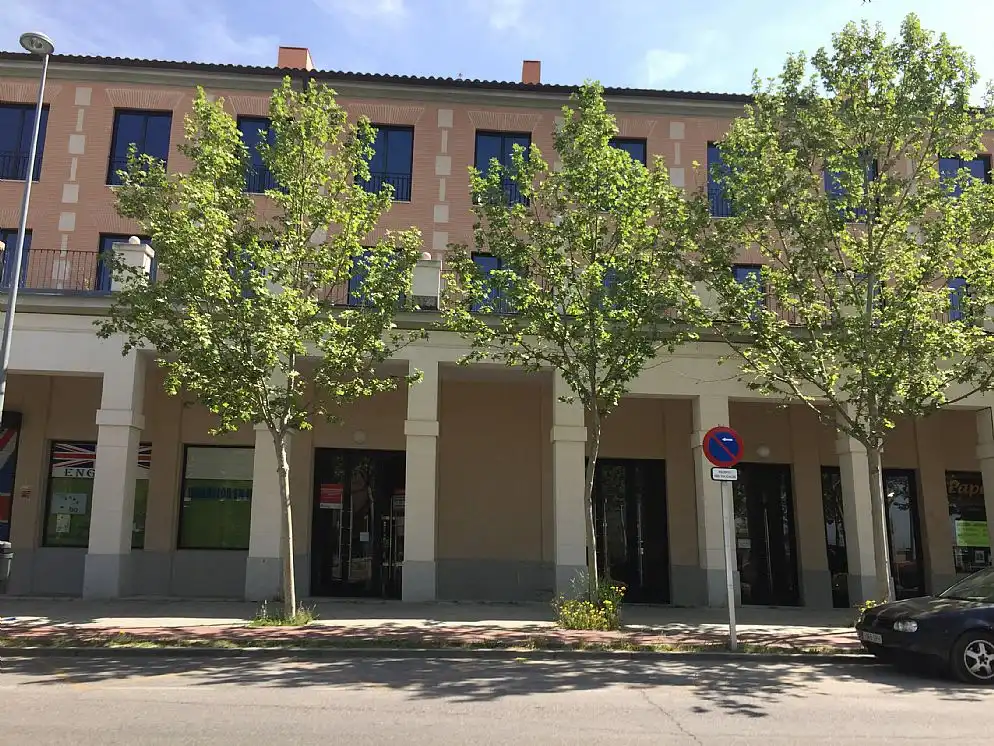 Vista exterior de Local en venta en Aranjuez