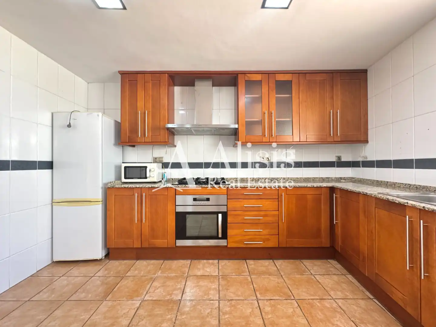 Küche von Einfamilien-Reihenhaus zum Verkauf in Pallejà mit Klimaanlage, Heizung und Terrasse