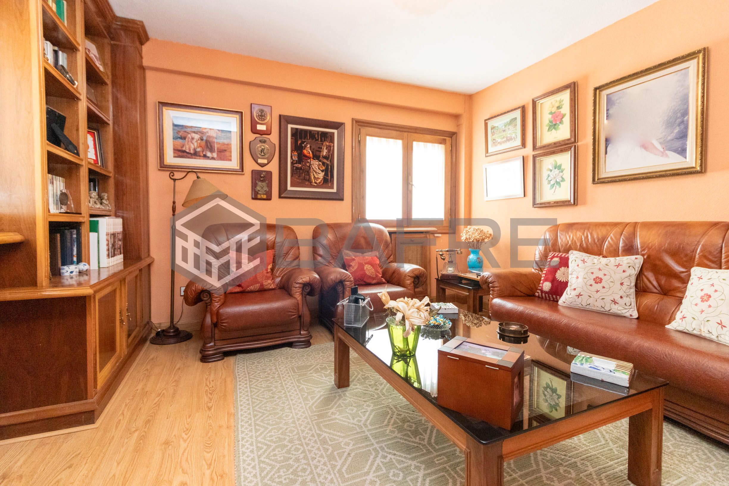 Living room of Flat for sale in  Madrid Capital  with Heating, Terrace and Storage room