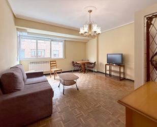 Sala d'estar de Pis en venda en Vitoria - Gasteiz amb Calefacció, Parquet i Terrassa