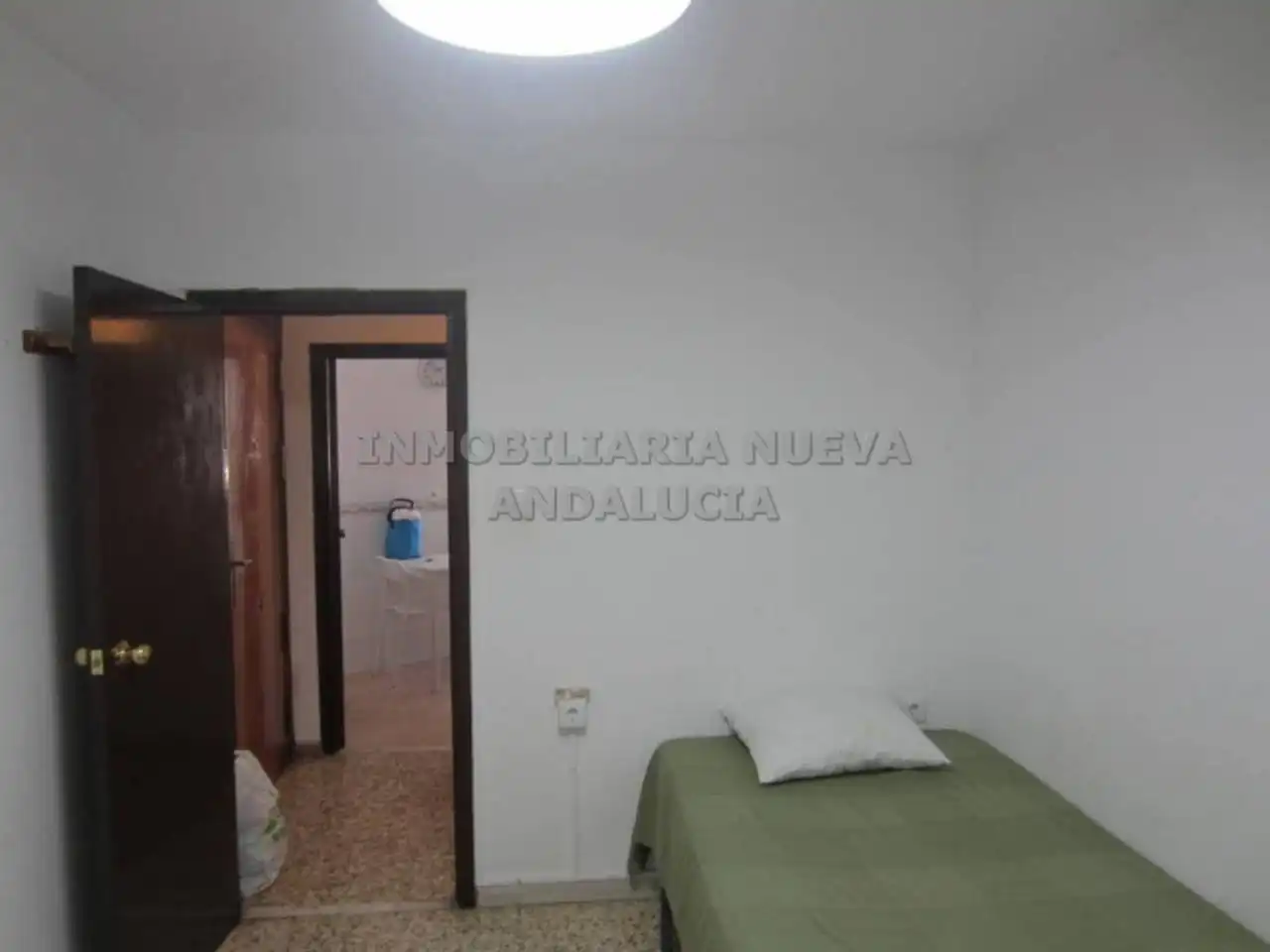 Habitación de Piso de alquiler en Almería con Terraza y Amueblado