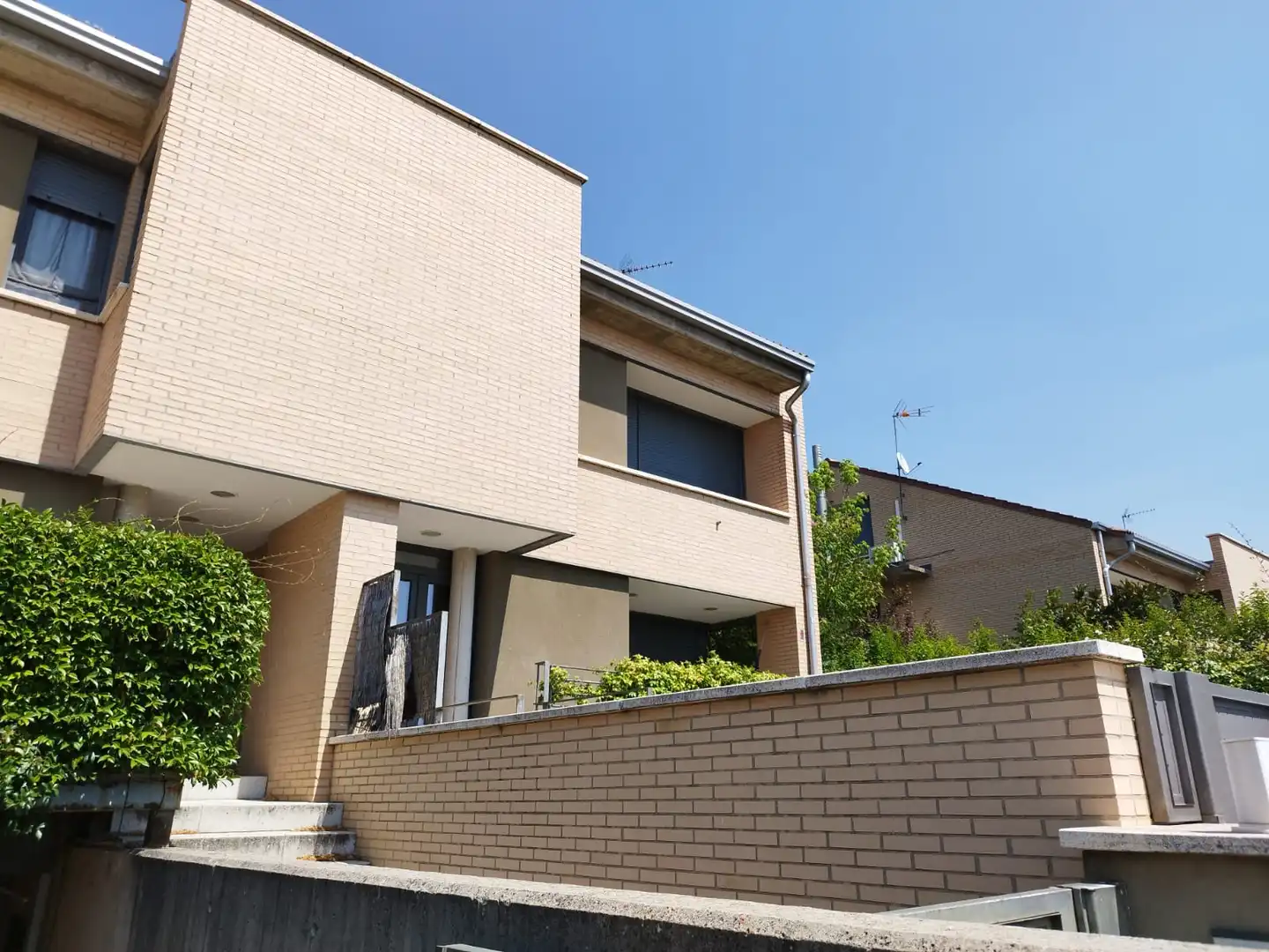 Exterior view of Detached homes for sale in El Escorial  with Heating, Private garden and Terrace