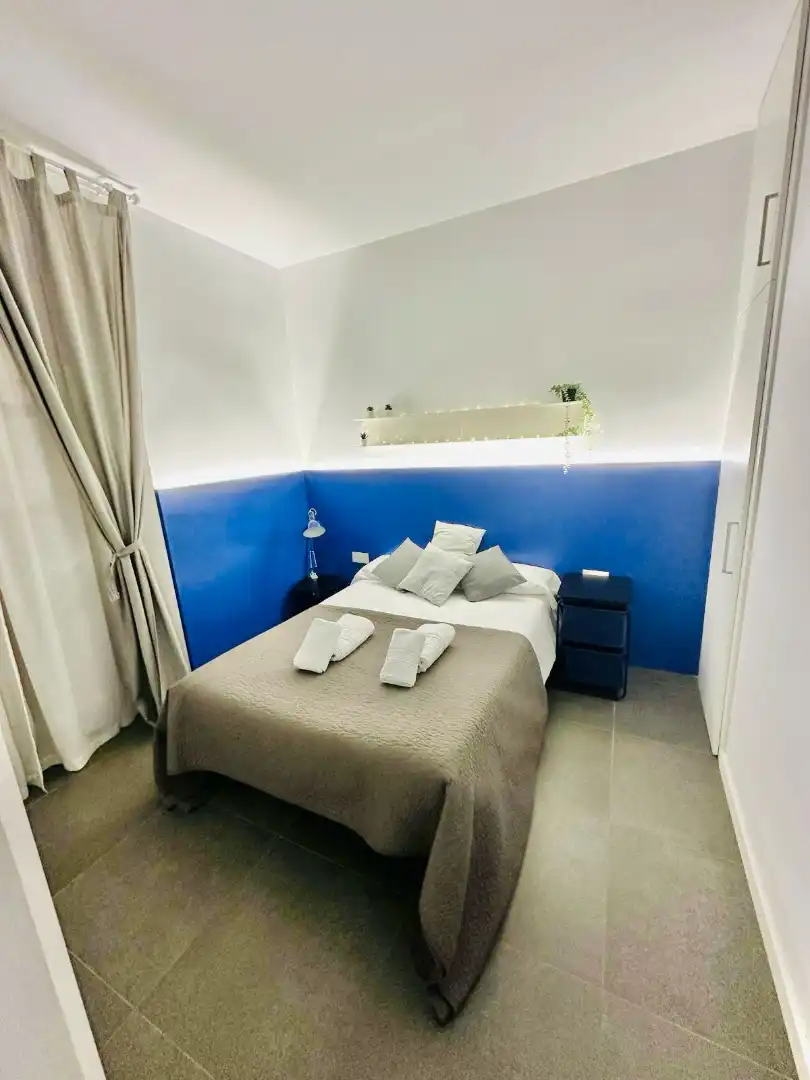 Dormitori de Apartament de lloguer en Granada amb Aire condicionat, Calefacció i Moblat