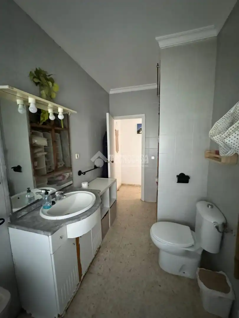 Badezimmer von Country house zum Verkauf in El Puerto de Santa María mit Klimaanlage