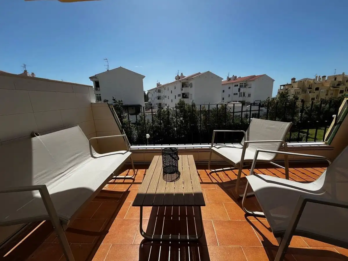 Terraza de Apartamento de alquiler en Estepona con Terraza, Amueblado y Piscina comunitaria