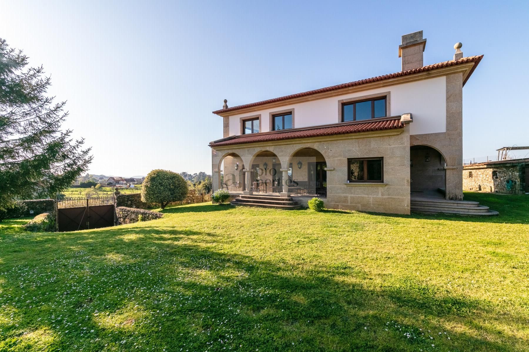 Exterior view of House or chalet for sale in Vigo   with Air Conditioner and Heating