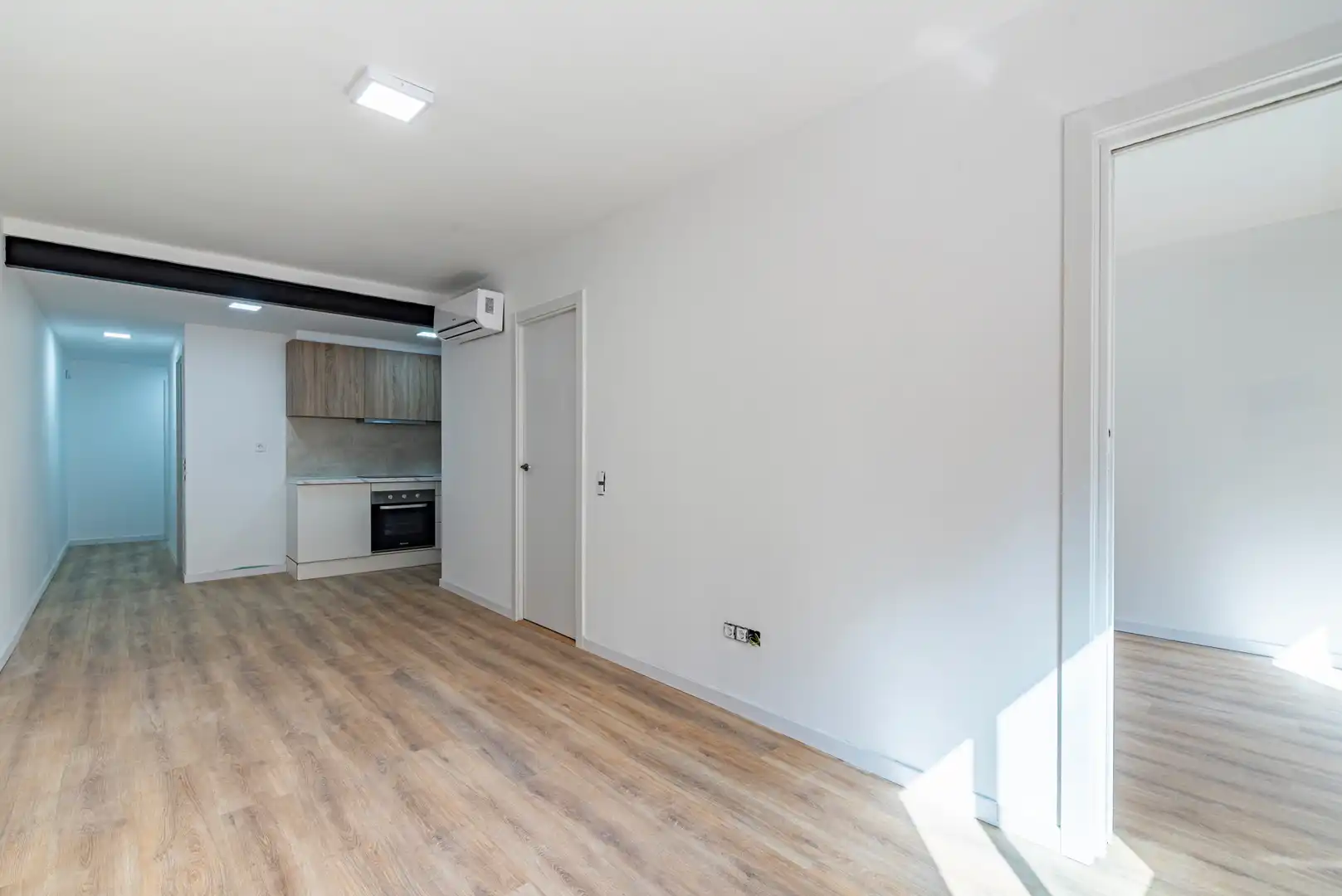Flat for sale in L'Hospitalet de Llobregat  with Air Conditioner, Heating and Parquet flooring