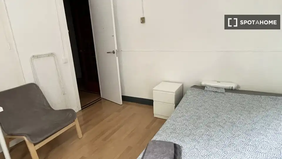 Bedroom of Flat for share in Barcelona  with Air Conditioner, Heating and Terrace