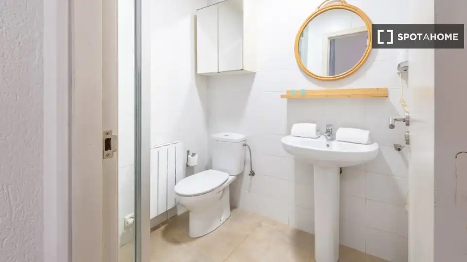 Baño de Piso de alquiler en Barcelona con Aire acondicionado, Calefacción y Amueblado