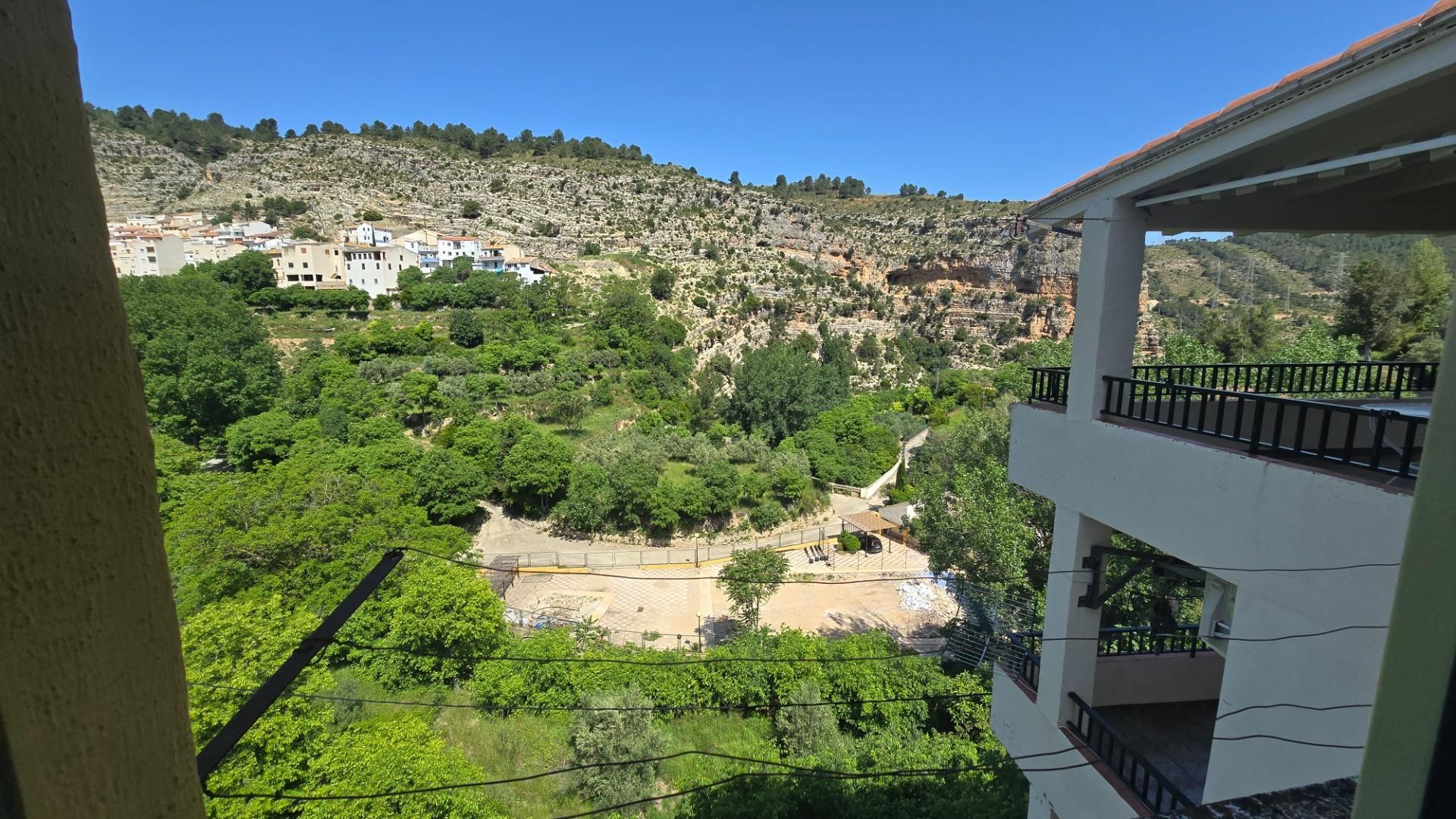 Vista exterior de Pis en venda en Cortes de Pallás amb Terrassa