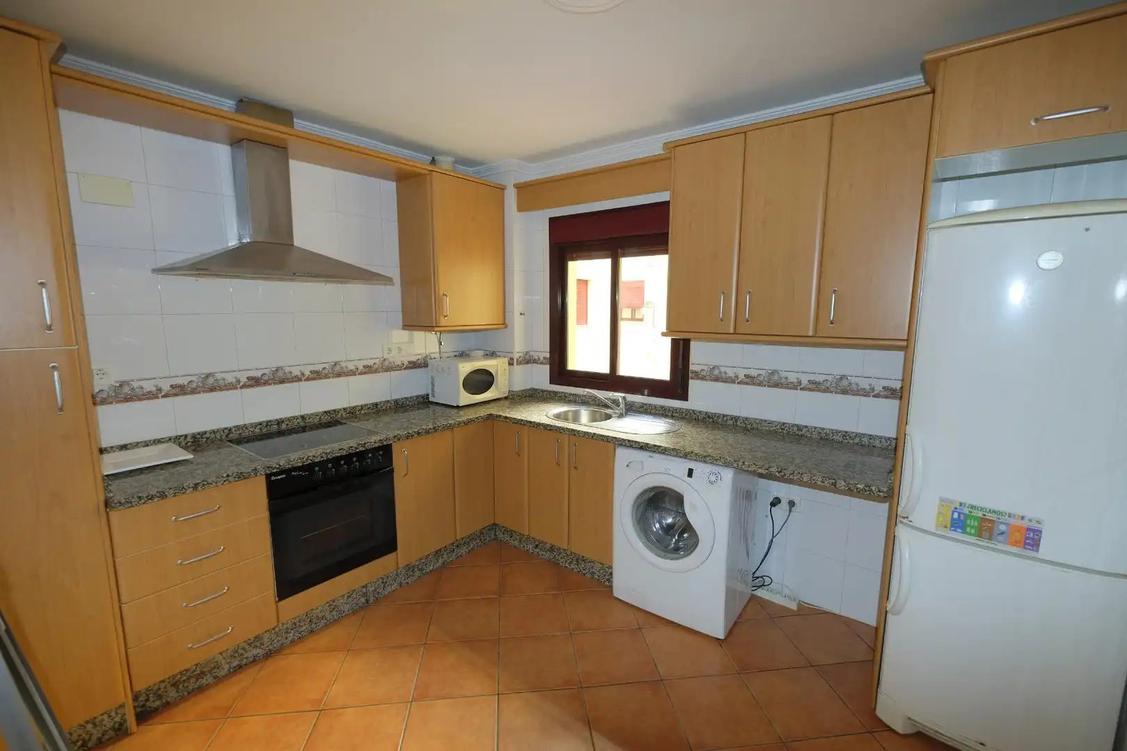 Kitchen of Flat for rent in Alcalá de Guadaira  with Terrace, Storage room and Furnished