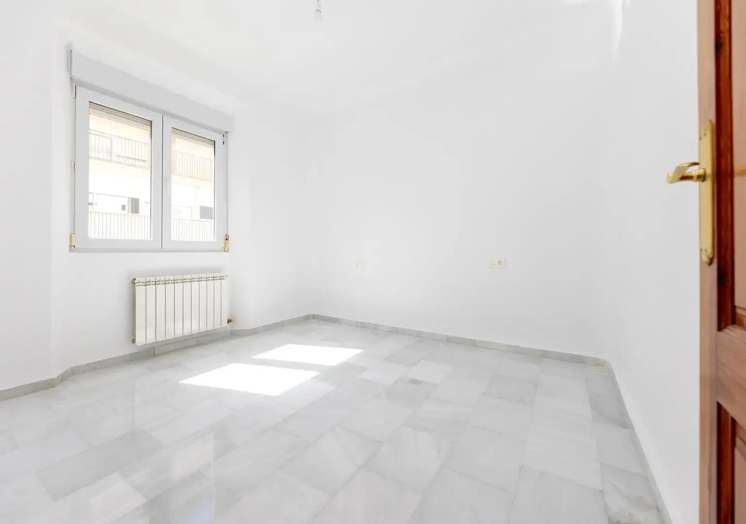 Schlafzimmer von Wohnung zur Miete in Granada mit Heizung