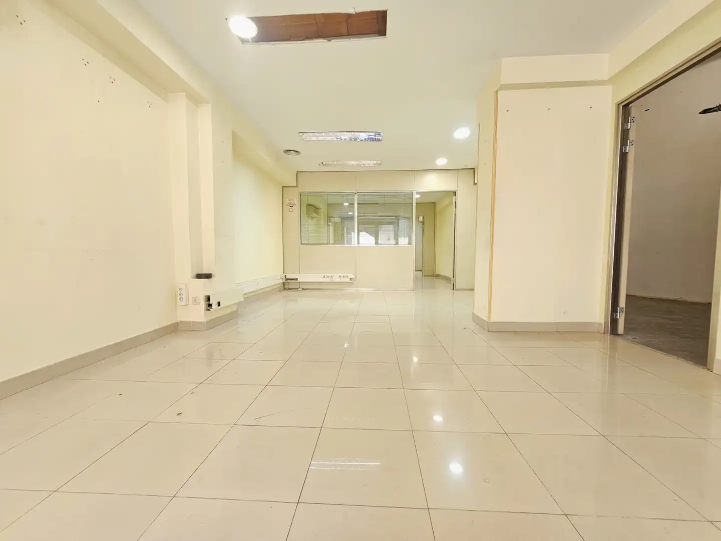Local comercial en venda a Carrer del Pintor Cortina