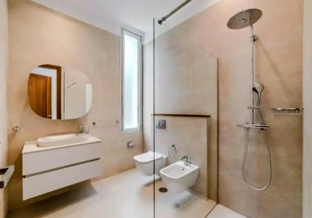 Badezimmer von Haus oder Chalet zum Verkauf in Adeje mit Klimaanlage, Privatgarten und Terrasse