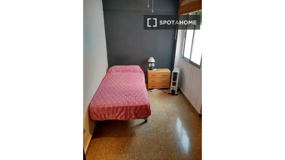Habitación de Piso para compartir en Moncada con Aire acondicionado, Calefacción y Amueblado