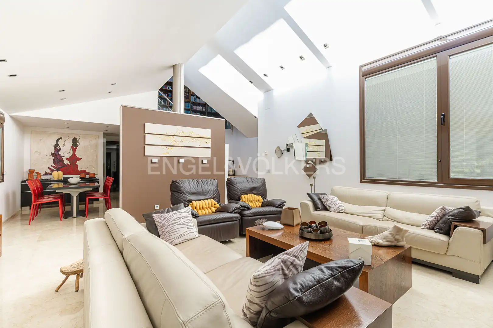 Sala d'estar de Casa o xalet en venda en Galapagar amb Aire condicionat, Calefacció i Jardí privat