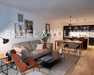 Sala d'estar de Apartament de lloguer en  Barcelona Capital amb Aire condicionat, Terrassa i Balcó