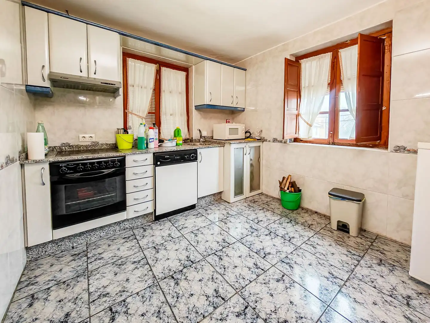 Cuina de Casa o xalet en venda en Toreno amb Calefacció i Moblat