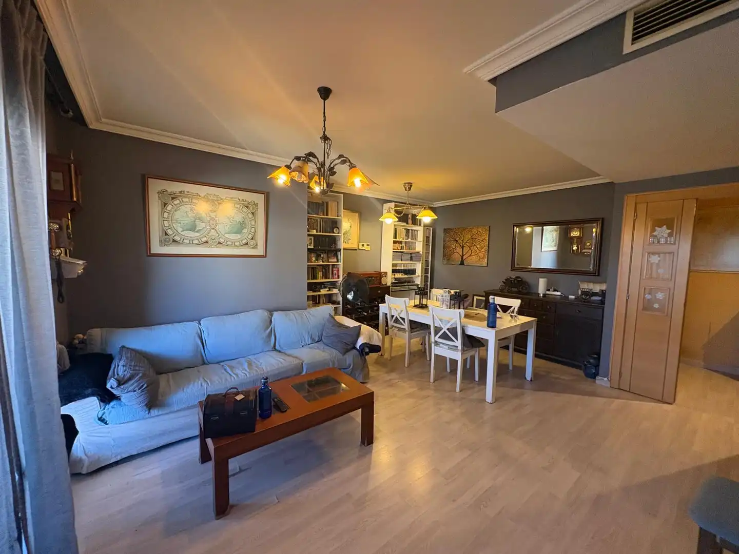 Wohnzimmer von Dachboden zum Verkauf in Yebes mit Klimaanlage, Heizung und Terrasse