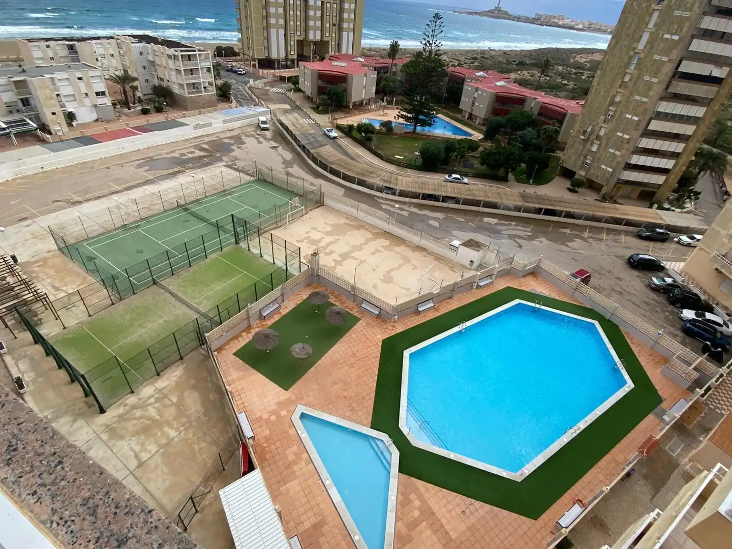 Piscina de Apartament en venda en La Manga del Mar Menor amb Aire condicionat, Calefacció i Balcó