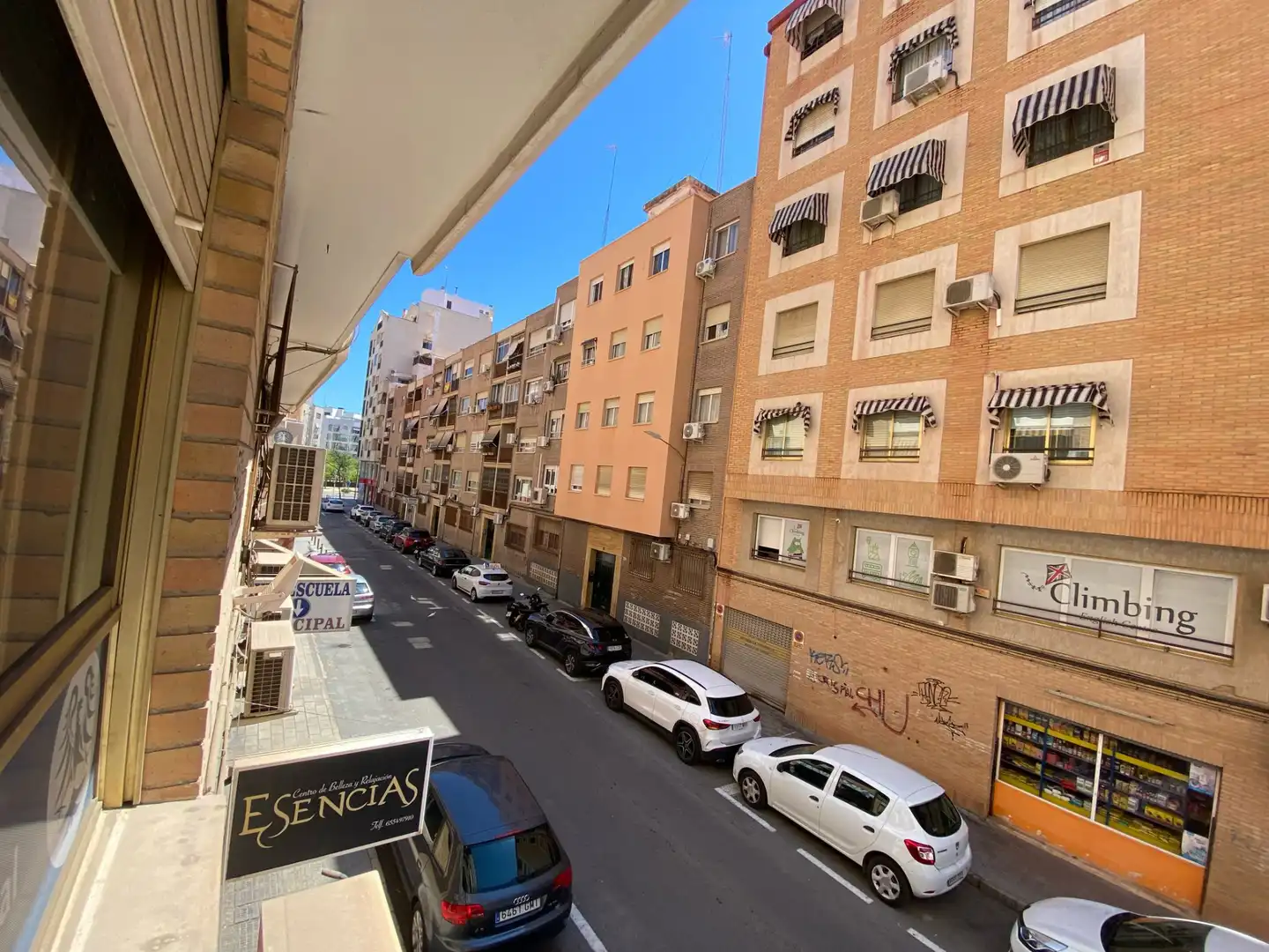 Vista exterior de Local en venda en Alicante / Alacant amb Moblat