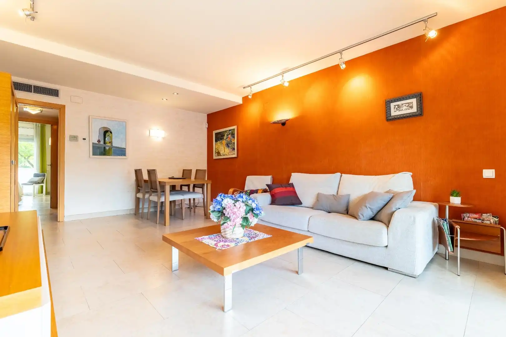 Sala d'estar de Planta baixa en venda en Salou amb Aire condicionat, Calefacció i Jardí privat