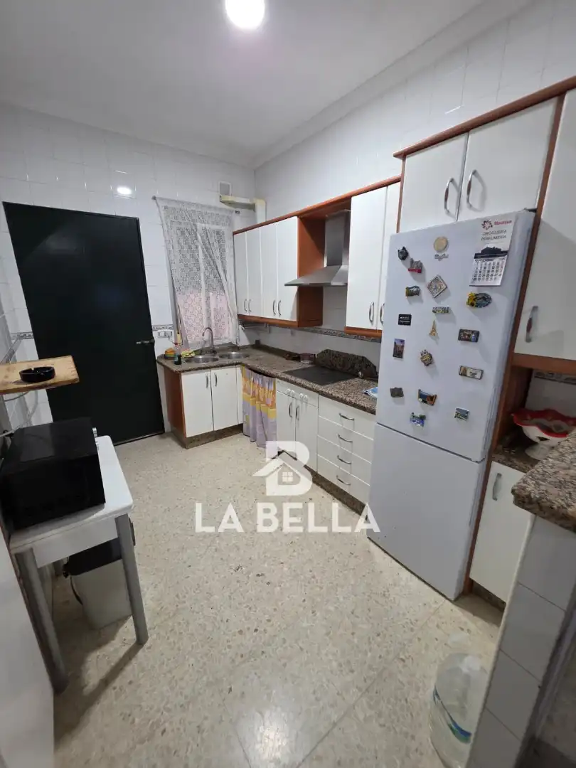 Cuina de Casa o xalet en venda en Coria del Río amb Aire condicionat, Jardí privat i Traster