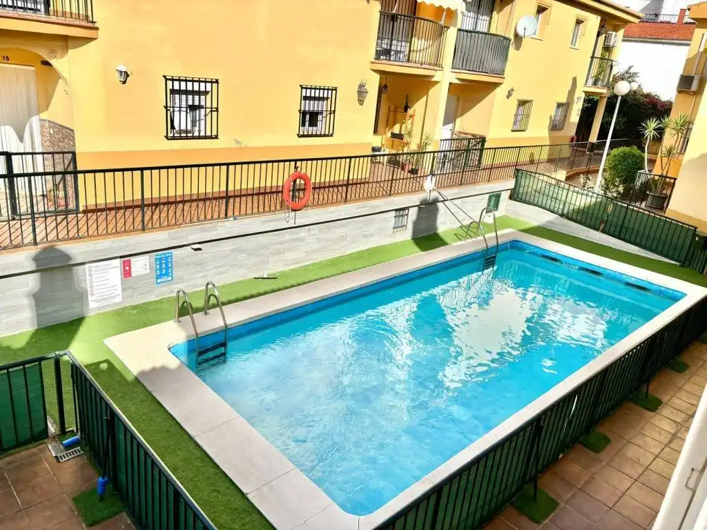 Piscina de Casa adosada de alquiler en Málaga con Aire acondicionado, Jardín privado y Amueblado