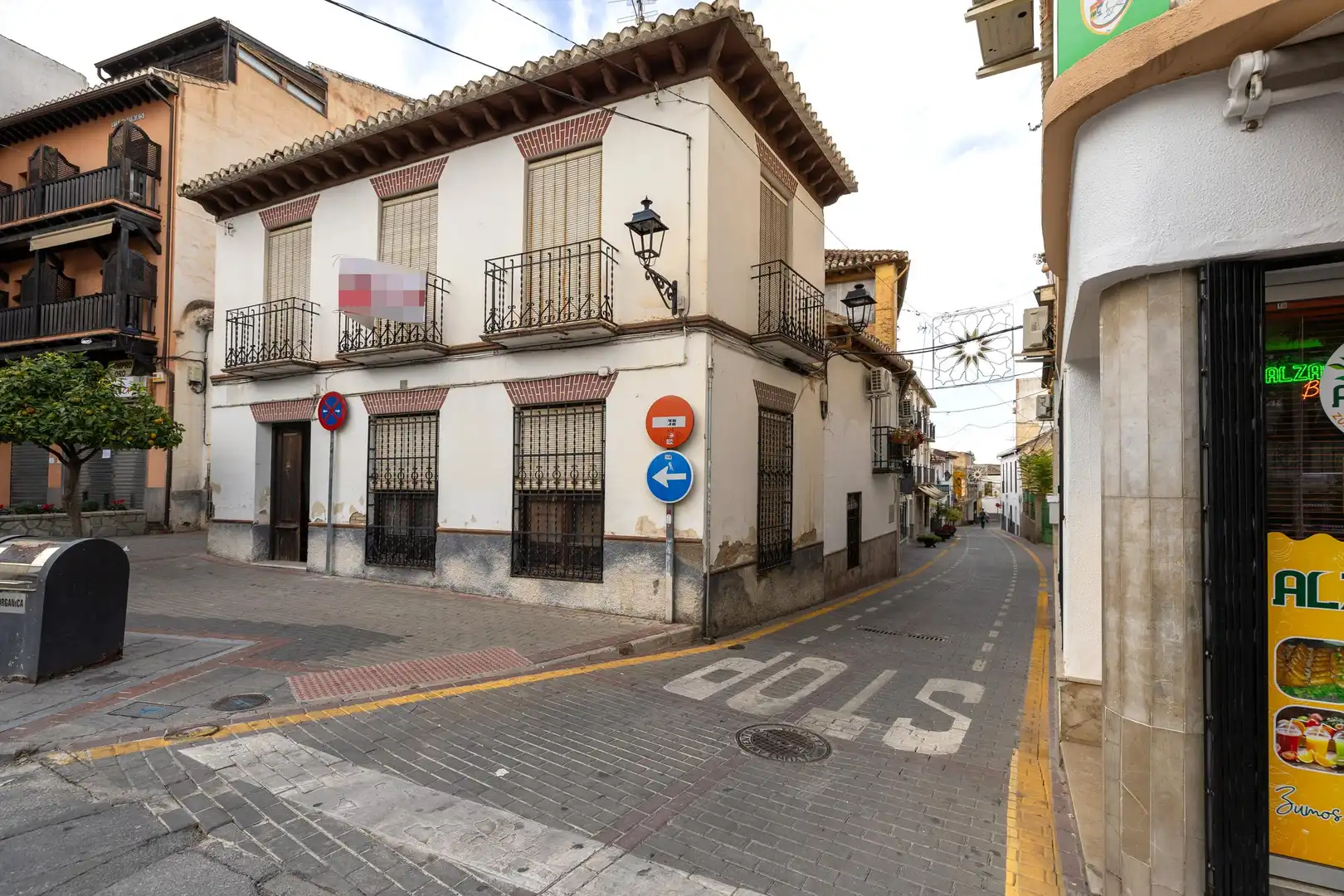 Vista exterior de Casa o xalet en venda en La Zubia amb Balcó