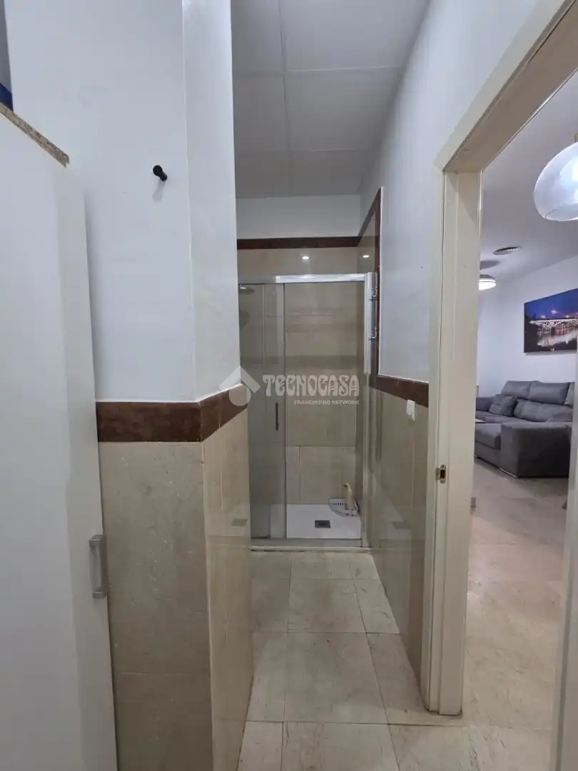 Bathroom of Flat for sale in Sevilla  with Air Conditioner