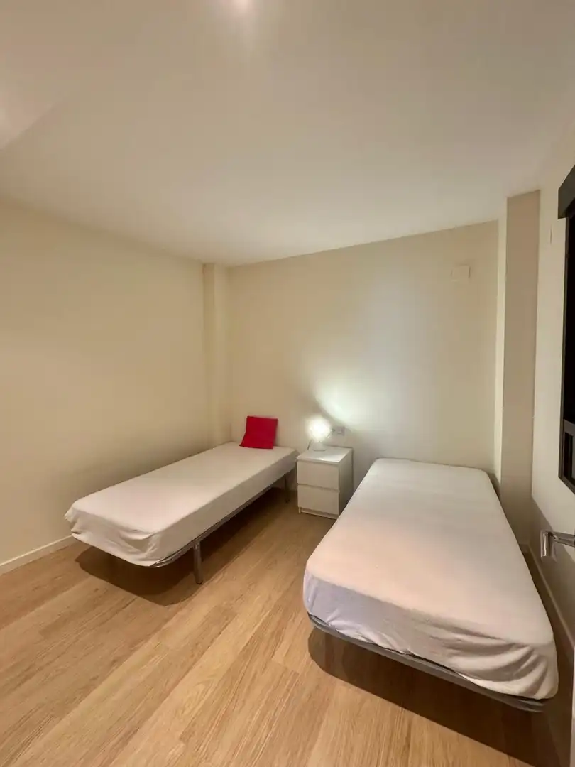 Habitación de Piso de alquiler en Valencia con Aire acondicionado, Calefacción y Amueblado