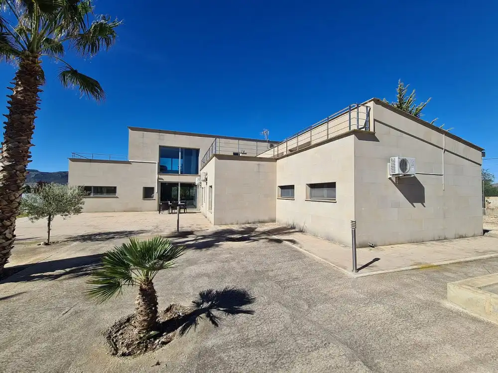 Vista exterior de Casa o xalet en venda en Yecla amb Aire condicionat