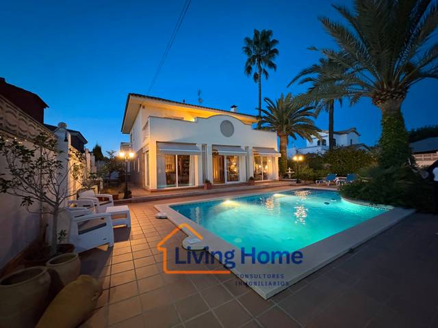 Casa-chalet en Venta en N-340 en La Dorada