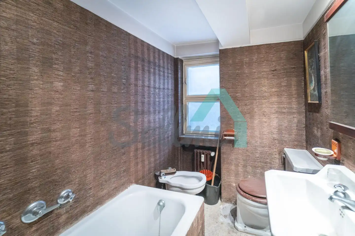 Baño de Piso en venta en Oviedo  con Calefacción y Parquet