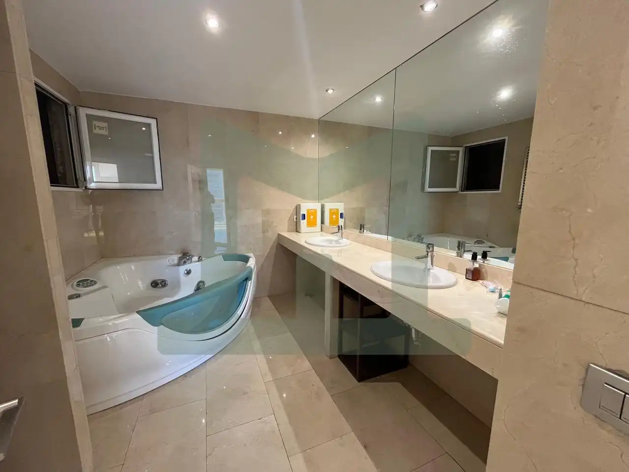 Bathroom of Office for rent in Madrid  with Furnished