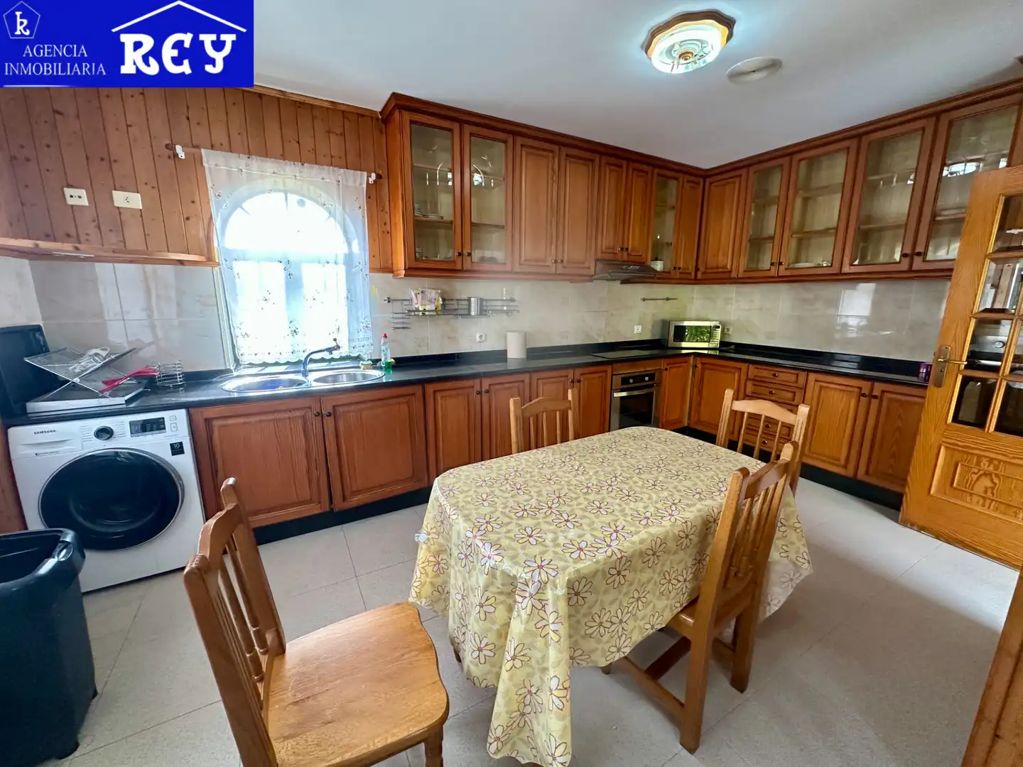 Cuina de Casa o xalet en venda en Ames amb Calefacció, Jardí privat i Parquet