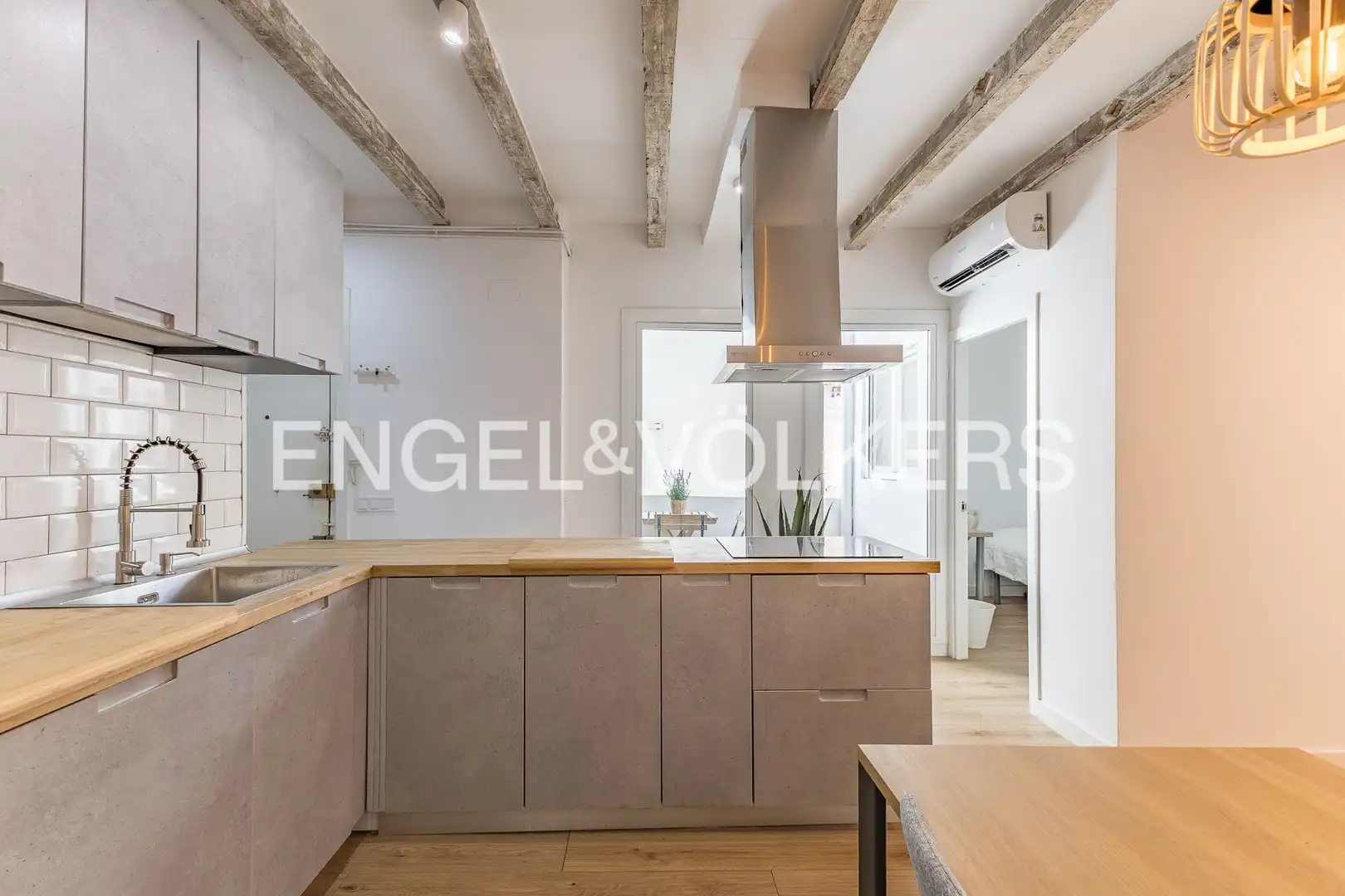 Cocina de Piso en venta en L'Hospitalet de Llobregat con Aire acondicionado, Calefacción y Terraza