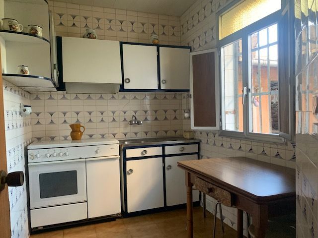 Cuina de Casa adosada en venda en Ferrol amb Traster i Moblat