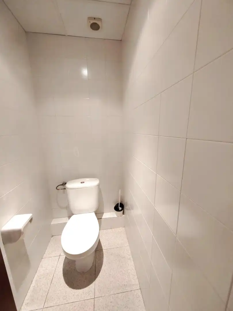 Baño de Oficina en venta en Barcelona con Aire acondicionado, Calefacción y Amueblado