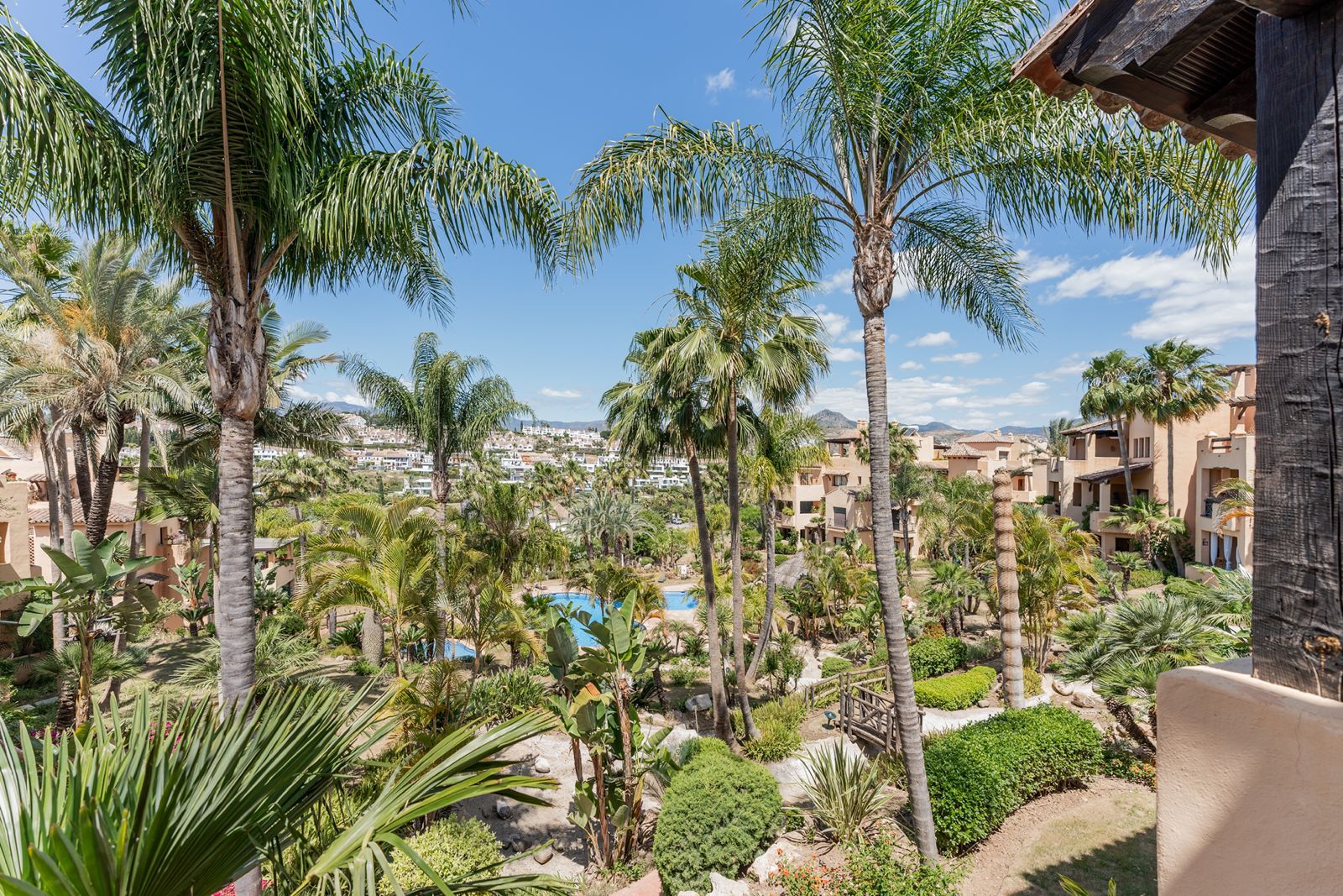 Exterior view of Flat to rent in Estepona  with Air Conditioner, Private garden and Furnished