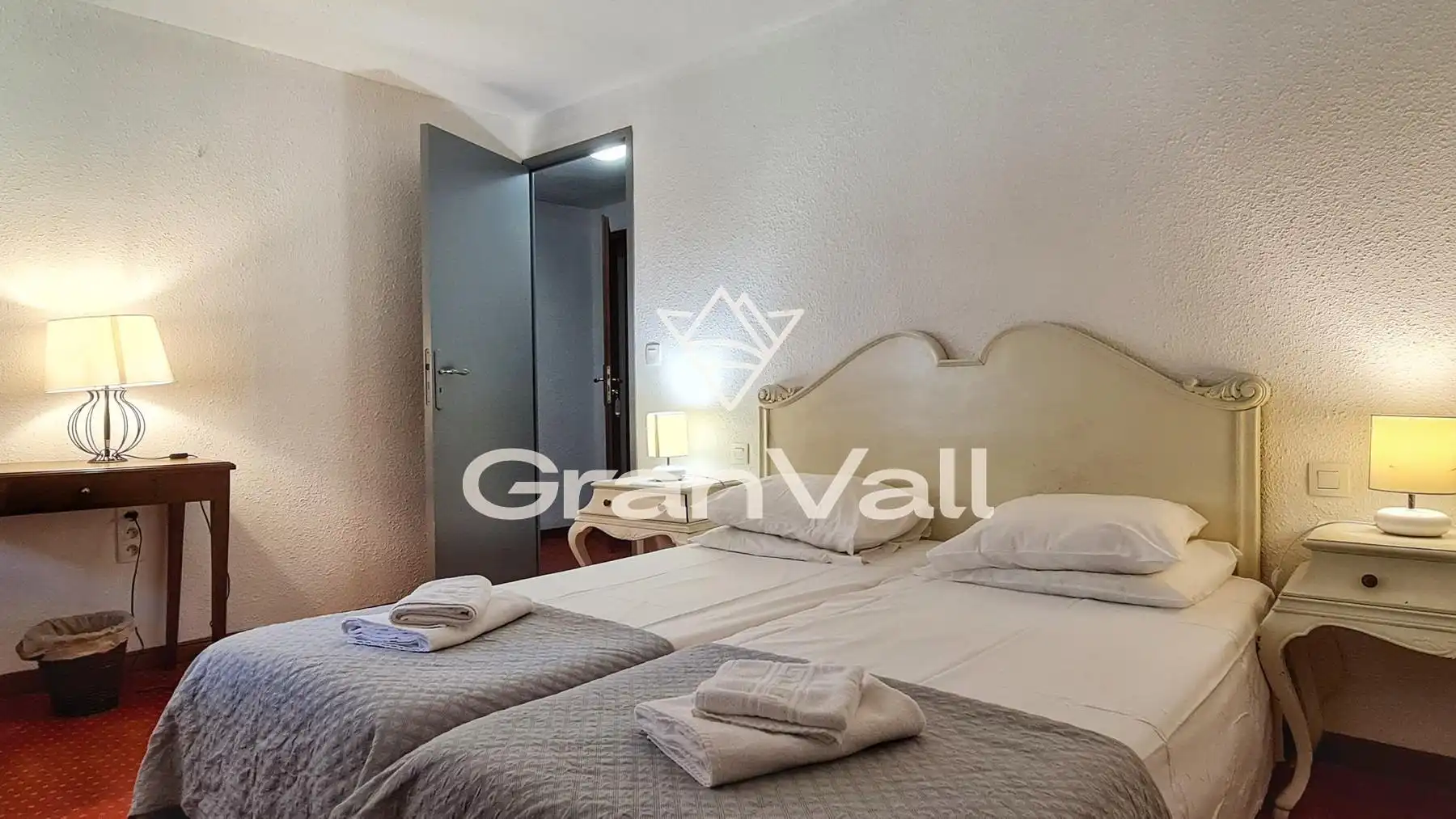 Habitación de Edificio en venta en Latour - de - Carol