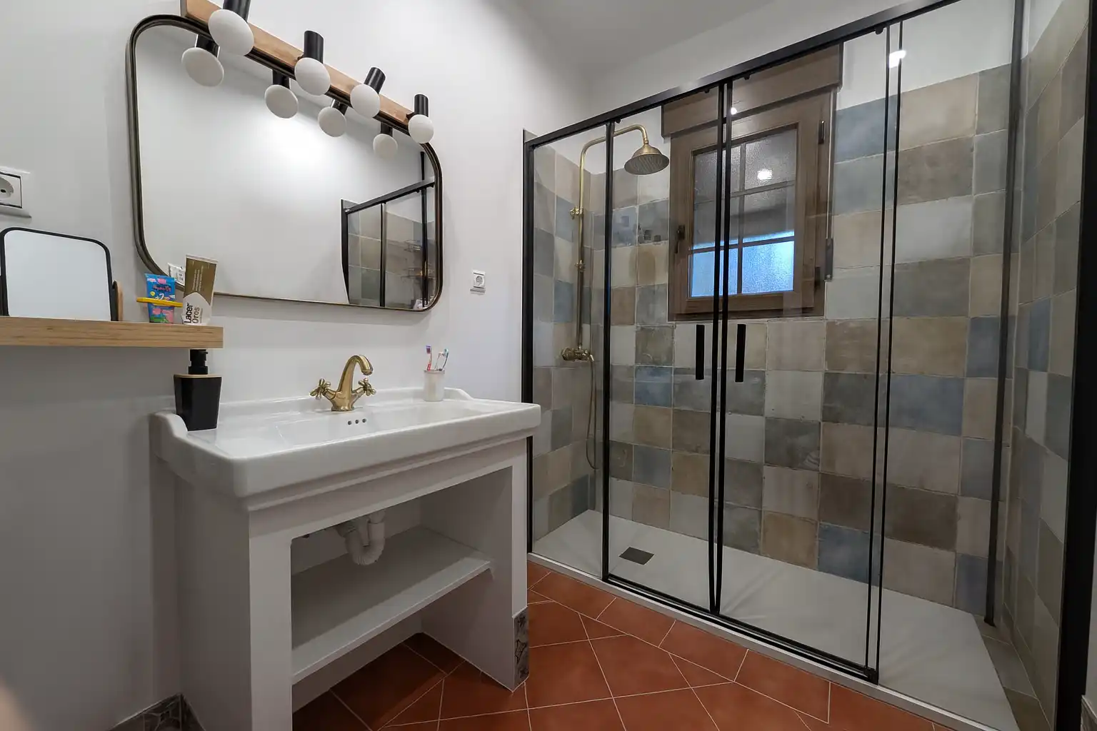 Bathroom of Houses for sale in Aljaraque  with Air Conditioner and Swimming Pool