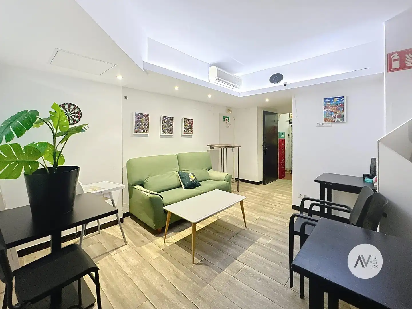 Wohnzimmer von Geschaftsraum zum Verkauf in Barcelona mit Klimaanlage, Terrasse und Möbliert